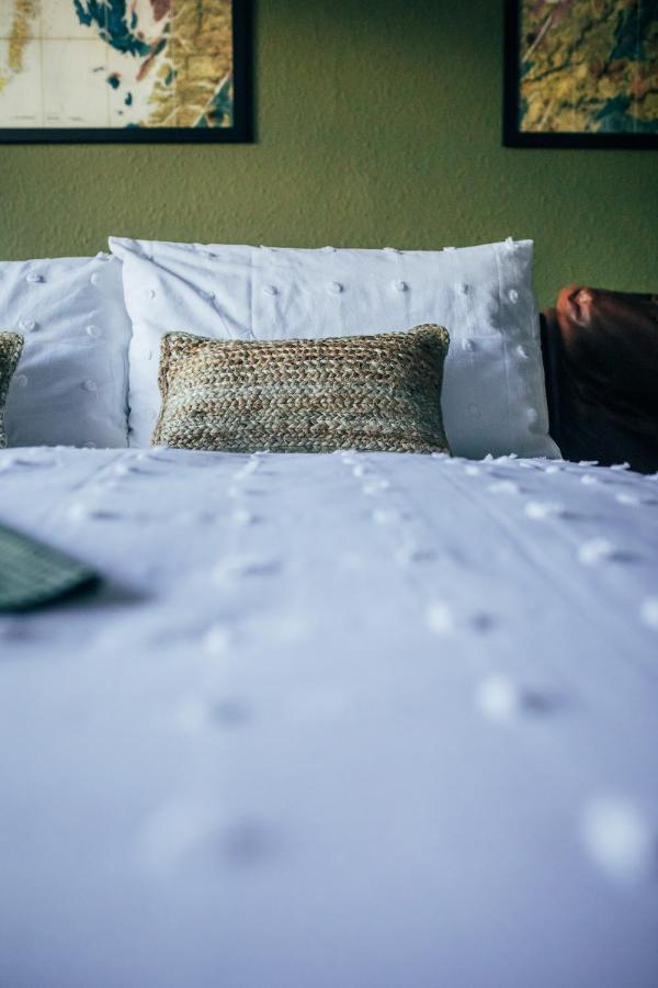 The Main Street Burrow - Your Perfect Hideaway Appartement
